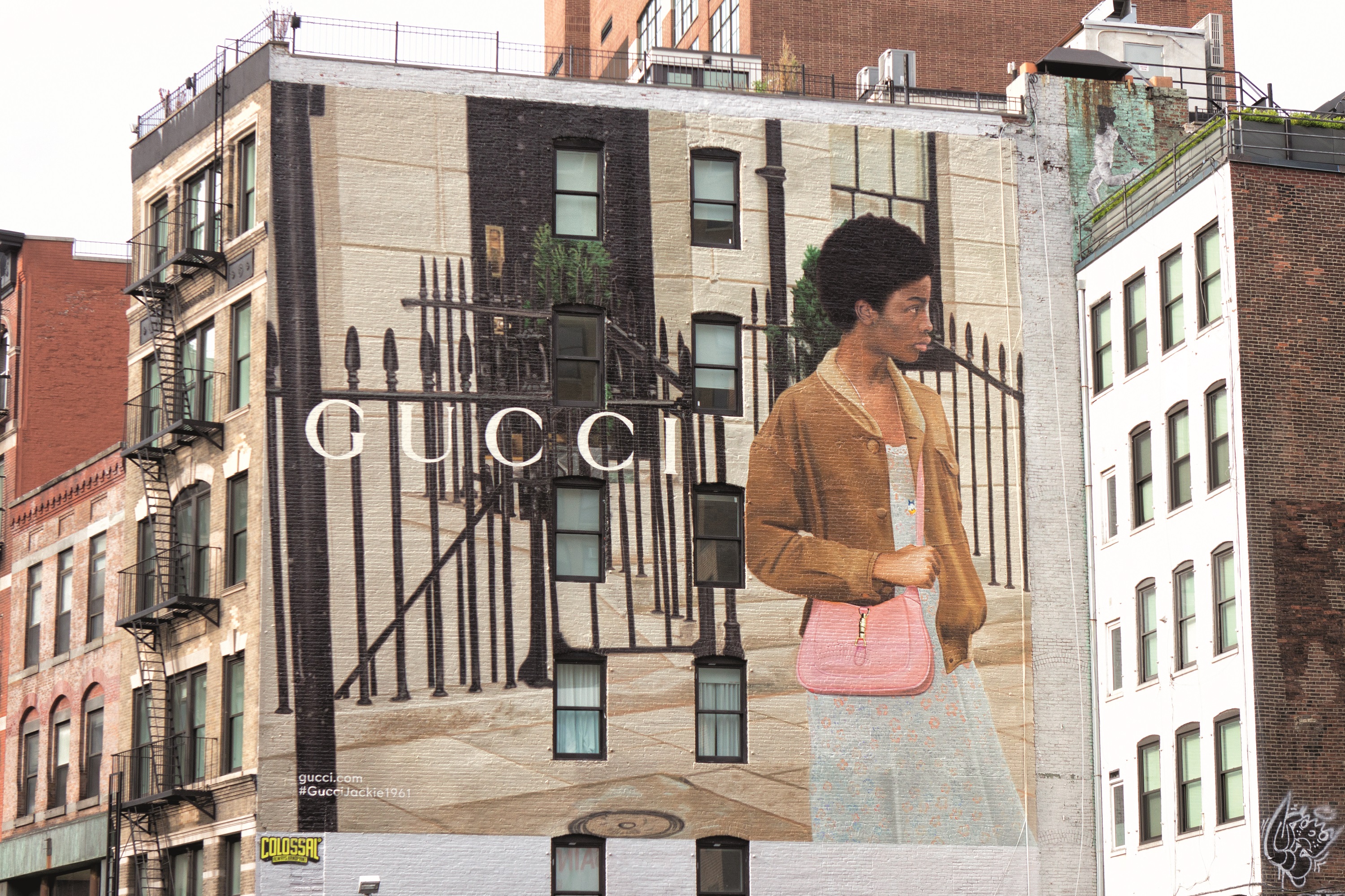 「GUCCI（グッチ）」は、ブランドを象徴する「ジャッキー バッグ」の最新作「ジャッキー 1961」の誕生をたたえて、世界5カ国で新たなアートウォールを展開！